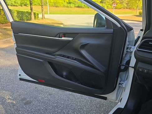 Used 2024 Toyota Camry SE image 26