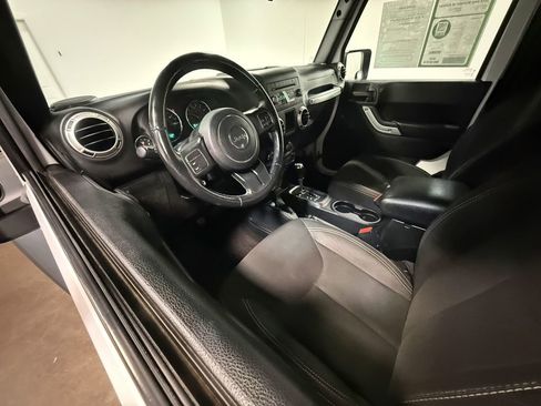 Used 2018 Jeep Wrangler Rubicon w/ Trailer Tow Group AWD/4WD image 2