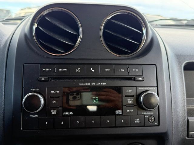 Used 2017 Jeep Patriot Latitude AWD/4WD image 21