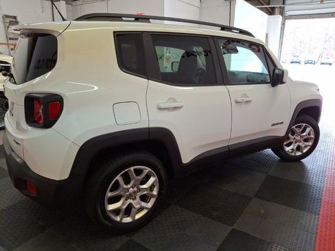 Used 2016 Jeep Renegade Latitude image 9