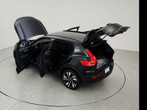 New 2026 Volvo XC40 B5 Ultra w/ Climate Package AWD/4WD image 40