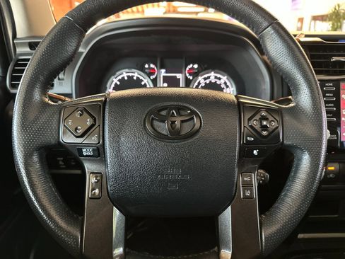 Used 2022 Toyota 4Runner TRD Off-Road Premium w/ Moonroof Package AWD/4WD image 31