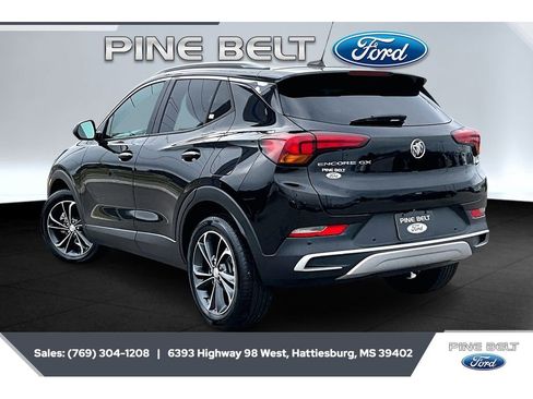Used 2022 Buick Encore GX Select w/ Advanced Technology Package FWD image 2