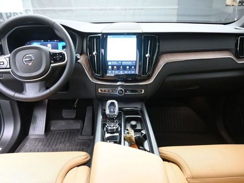 Used 2023 Volvo XC60 B5 Ultimate w/ Climate Package AWD/4WD image 9