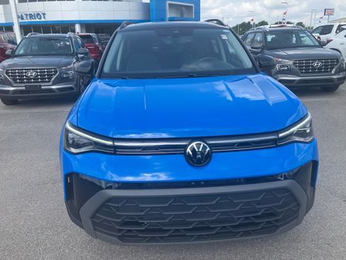 Used 2025 Volkswagen Taos SE FWD image 2