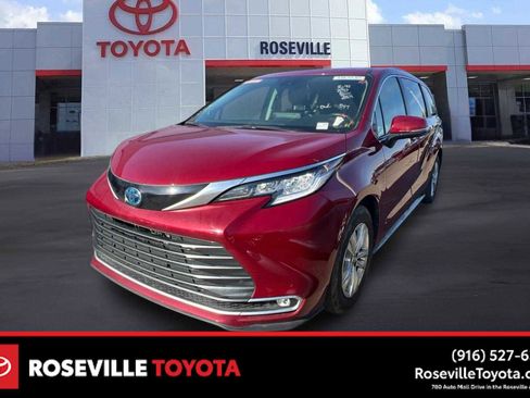 Used 2024 Toyota Sienna Limited AWD/4WD image 1