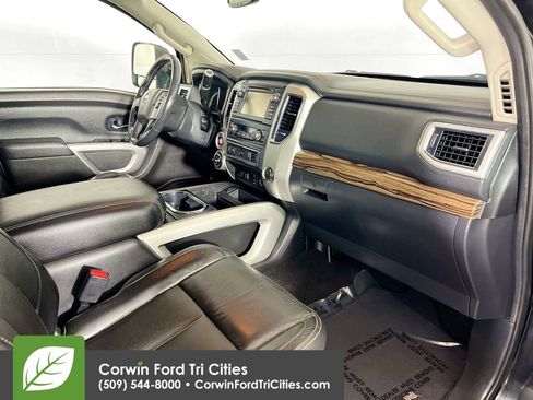 Used 2016 Nissan Titan SL image 28