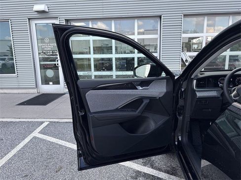 Used 2025 Volkswagen Tiguan S image 15