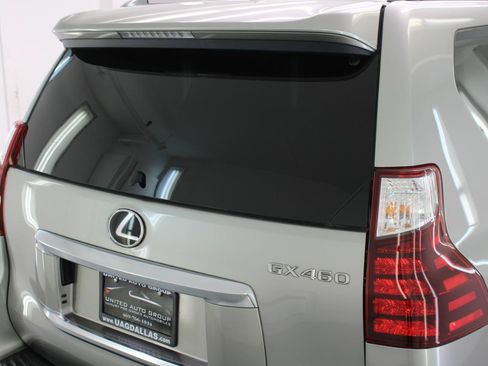 Used 2022 Lexus GX 460 Premium w/ Accessory Package AWD/4WD image 17