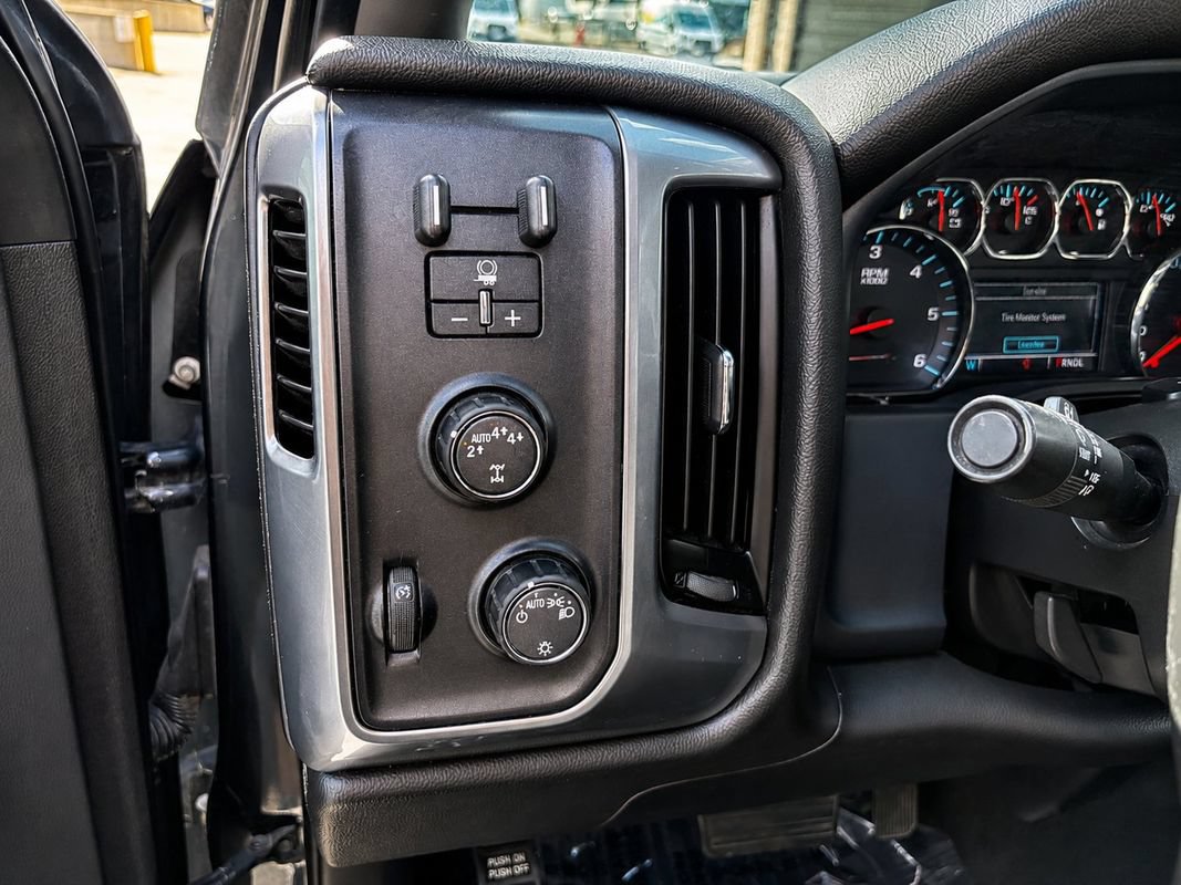 Used 2019 Chevrolet Silverado 1500 LT AWD/4WD image 14