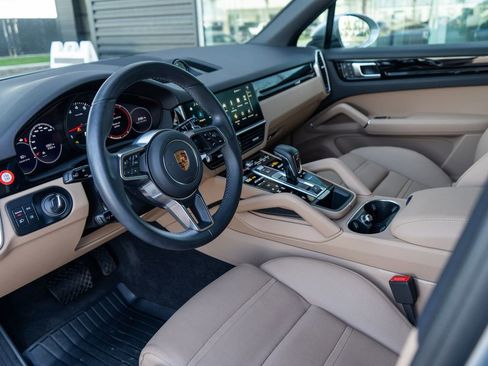 Used 2023 Porsche Cayenne AWD/4WD image 5