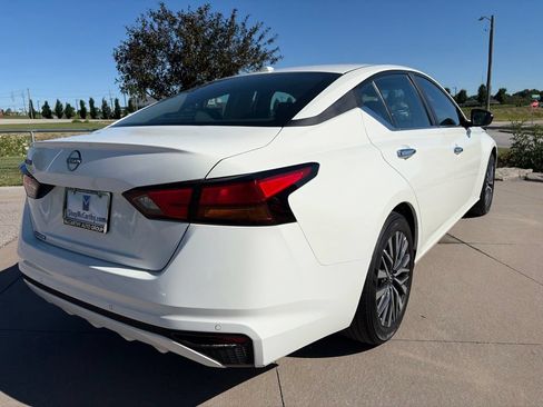 Used 2025 Nissan Altima 2.5 SV FWD image 12