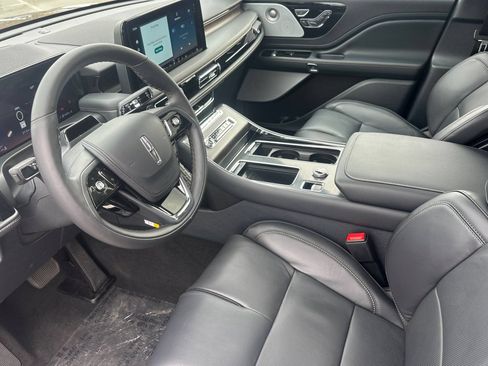 New 2026 Lincoln Aviator Reserve w/ Luxury Package RWD image 9