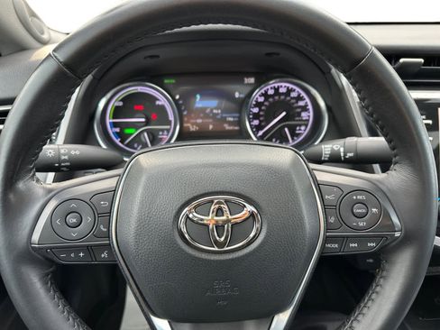 Used 2020 Toyota Camry XLE image 19