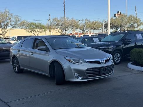 Used 2015 Toyota Avalon XLE image 3