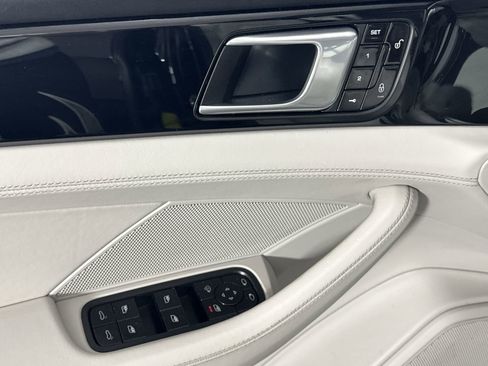 Used 2018 Porsche Panamera 4 image 17