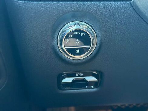 Used 2025 Mercedes-Benz C 300 Sedan image 34