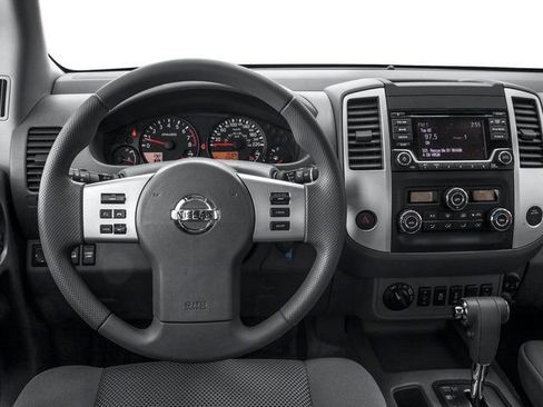 Used 2017 Nissan Frontier SV w/ SV Value Truck Package RWD image 10