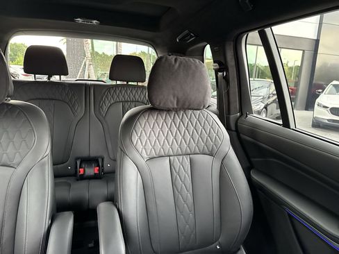 Used 2023 BMW X7 xDrive40i w/ M Sport Package AWD/4WD image 19