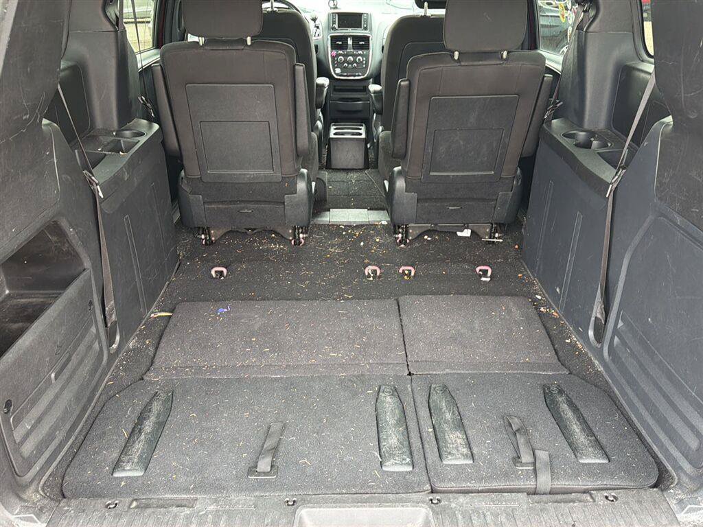 Used 2019 Dodge Grand Caravan SE FWD image 11