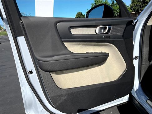 New 2026 Volvo XC40 B5 Plus w/ Protection Package Premier image 24