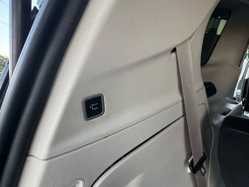 Used 2018 Chrysler Pacifica Touring-L Plus w/ Advanced Safetytec Group image 29