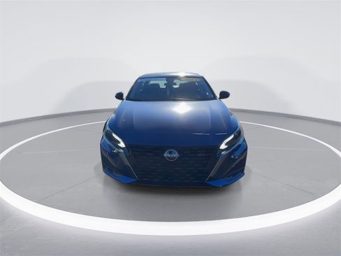 Used 2024 Nissan Altima 2.5 SR image 3