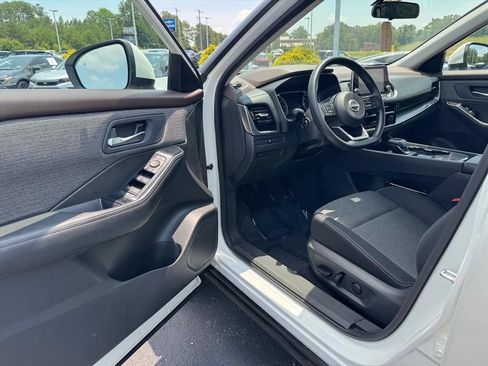 Used 2022 Nissan Rogue SV FWD image 14