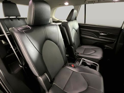 Used 2025 Toyota Grand Highlander FWD image 19