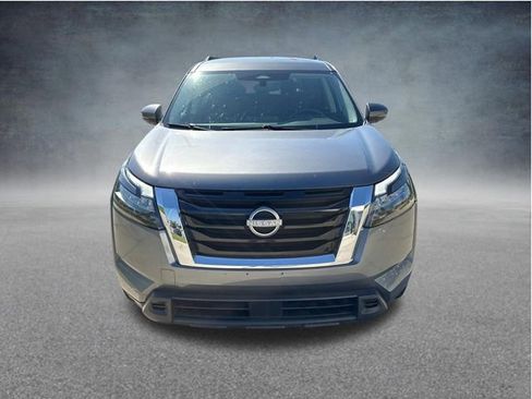 Used 2024 Nissan Pathfinder SV FWD image 2