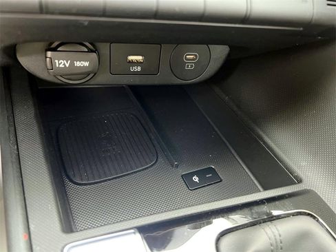 Certified 2025 Hyundai Elantra Limited image 23