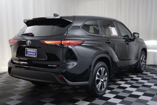Used 2023 Toyota Highlander XLE AWD/4WD image 18