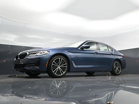 Used 2023 BMW 530e xDrive w/ Convenience Package image 38