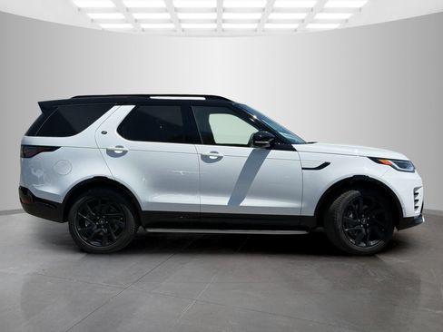 Used 2025 Land Rover Discovery Dynamic SE AWD/4WD image 4