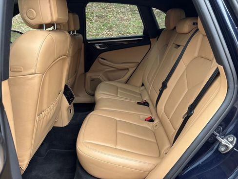 Used 2018 Porsche Macan image 26