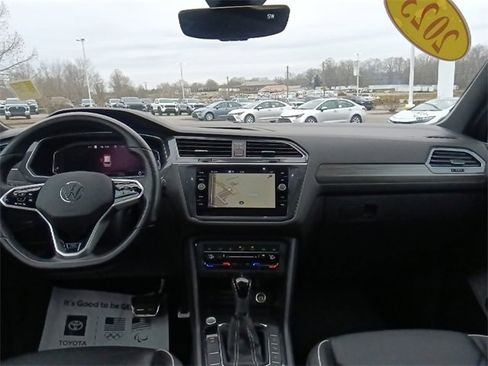 Used 2023 Volkswagen Tiguan SEL R-Line image 27