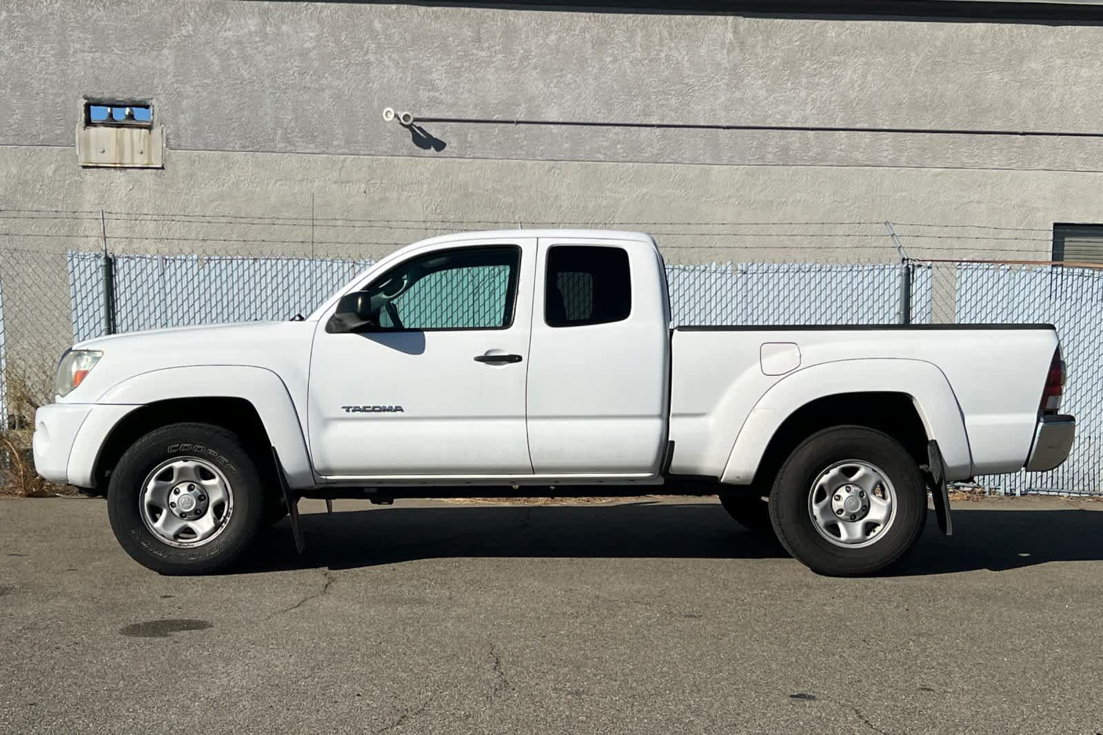 Used 2011 Toyota Tacoma PreRunner w/ SR5 Pkg #2 RWD image 2