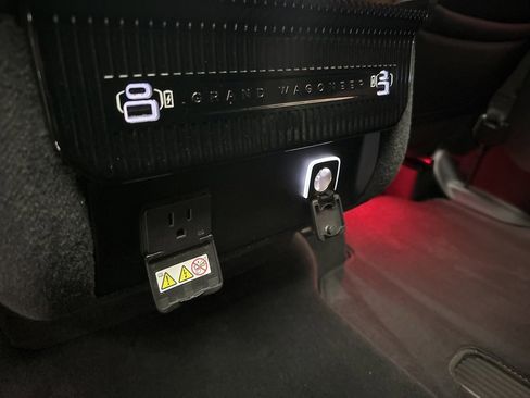 Used 2022 Jeep Grand Wagoneer Series III image 69