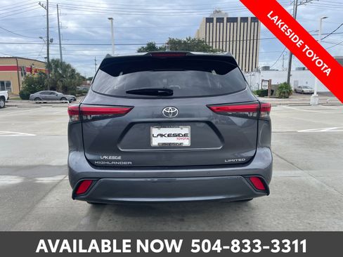 Used 2023 Toyota Highlander Limited FWD image 4