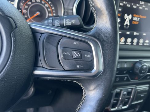 Used 2018 Jeep Wrangler Unlimited Sahara image 19