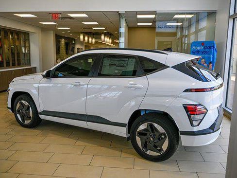 New 2025 Hyundai Kona SEL FWD image 3