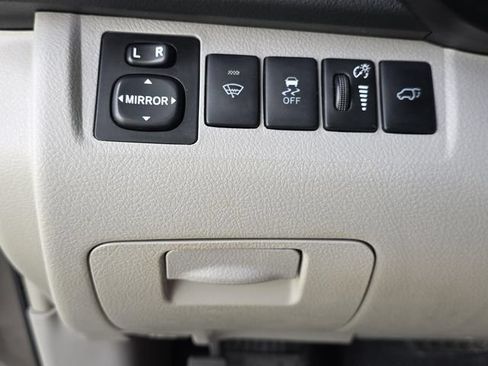 Used 2012 Toyota Highlander SE w/ Tow Pkg FWD image 22