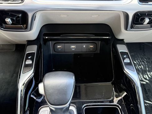 Certified 2022 Kia Sorento SX AWD/4WD image 31