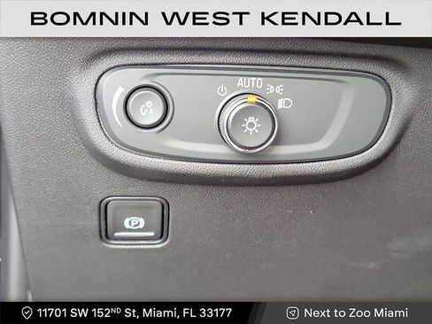 Used 2024 GMC Terrain SLE image 25