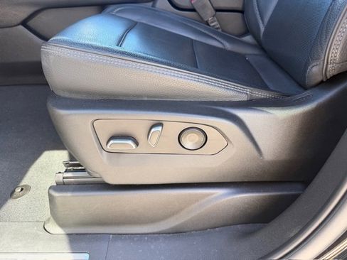 Used 2023 GMC Yukon Denali image 9