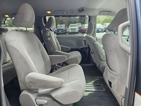 Used 2017 Toyota Sienna LE FWD image 11
