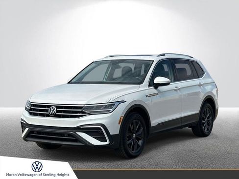 Certified 2023 Volkswagen Tiguan SE w/ Panoramic Sunroof Package image 1
