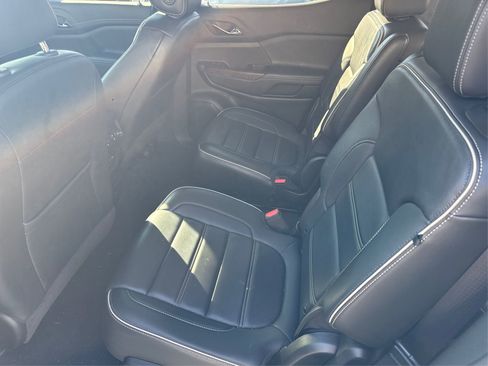 Used 2023 GMC Acadia Denali w/ Denali Technology Package image 12