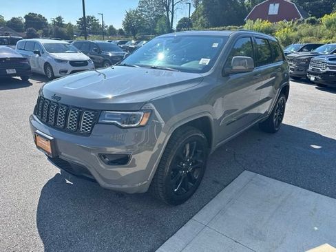 Used 2021 Jeep Grand Cherokee Laredo X AWD/4WD image 3