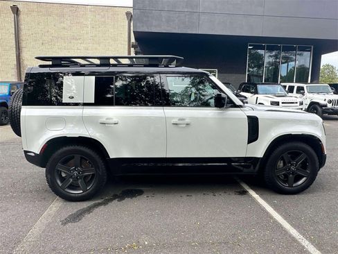 Used 2021 Land Rover Defender 110 X-Dynamic SE image 4